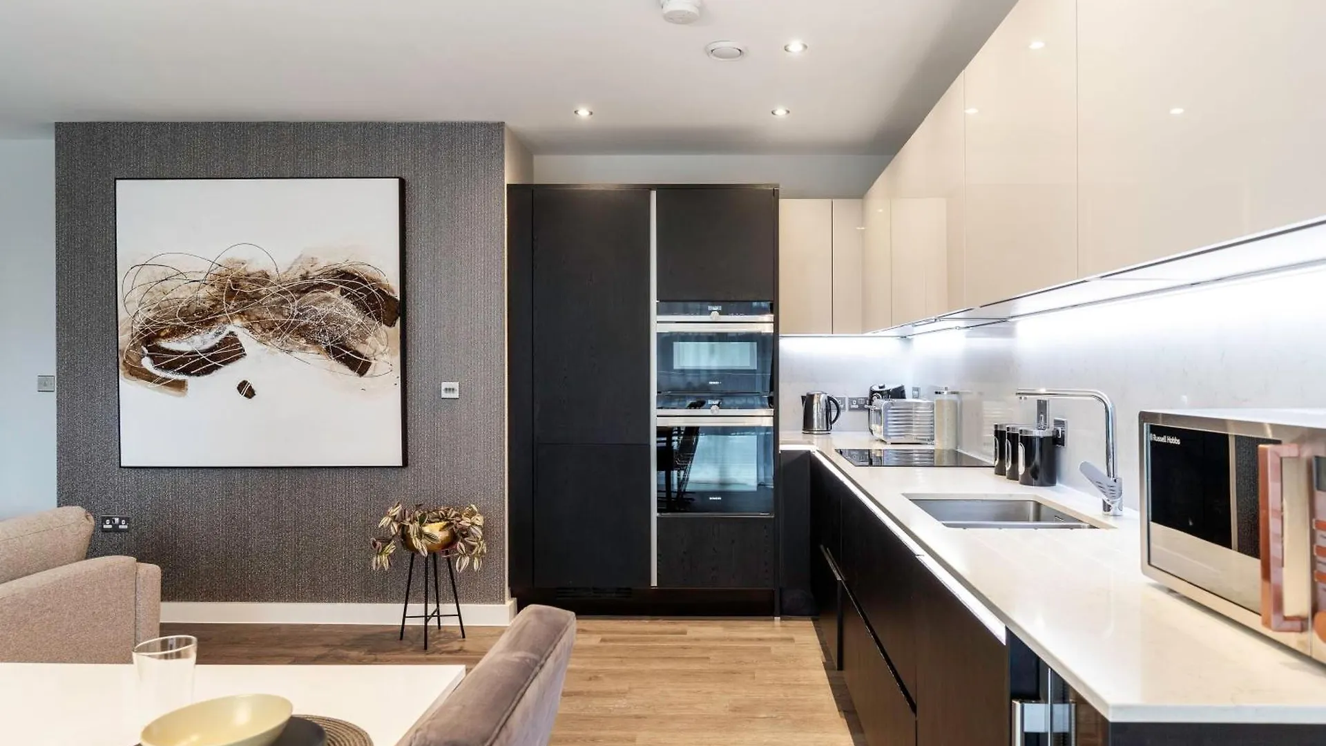Apartment Showroom Splendour, Luxe London Elegance United Kingdom