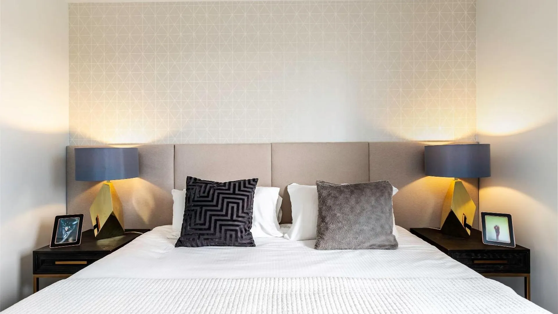 Showroom Splendour, Luxe London Elegance 0*,