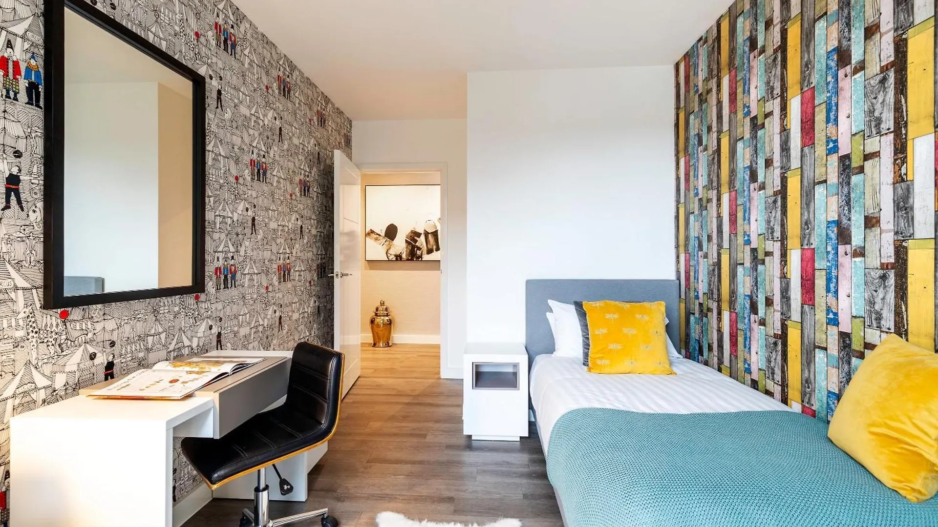 Showroom Splendour, Luxe London Elegance